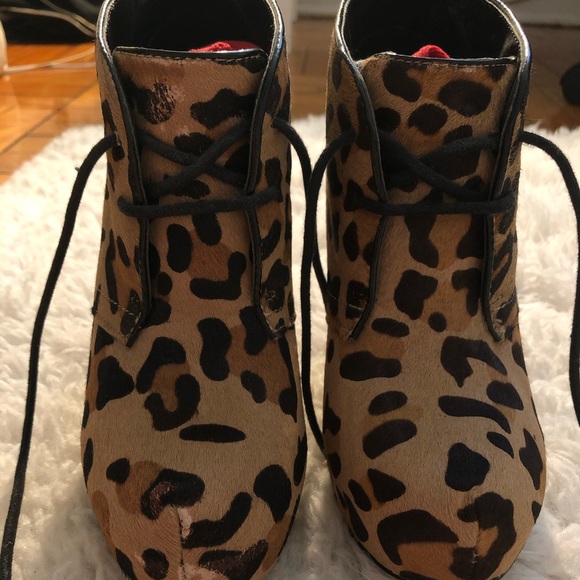 STEVE MADDEN WOMENS CHEETAH WEDGES SIZE 6 - Picture 2 of 5